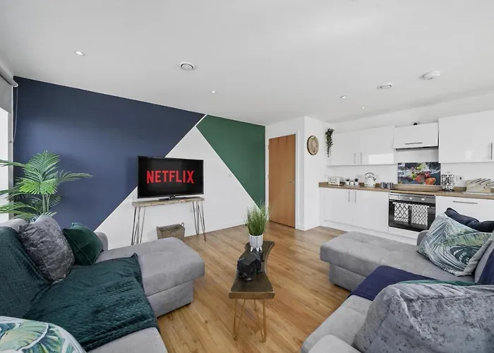 Stunning City Centre Penthouse - Sleeps 10 - Parking